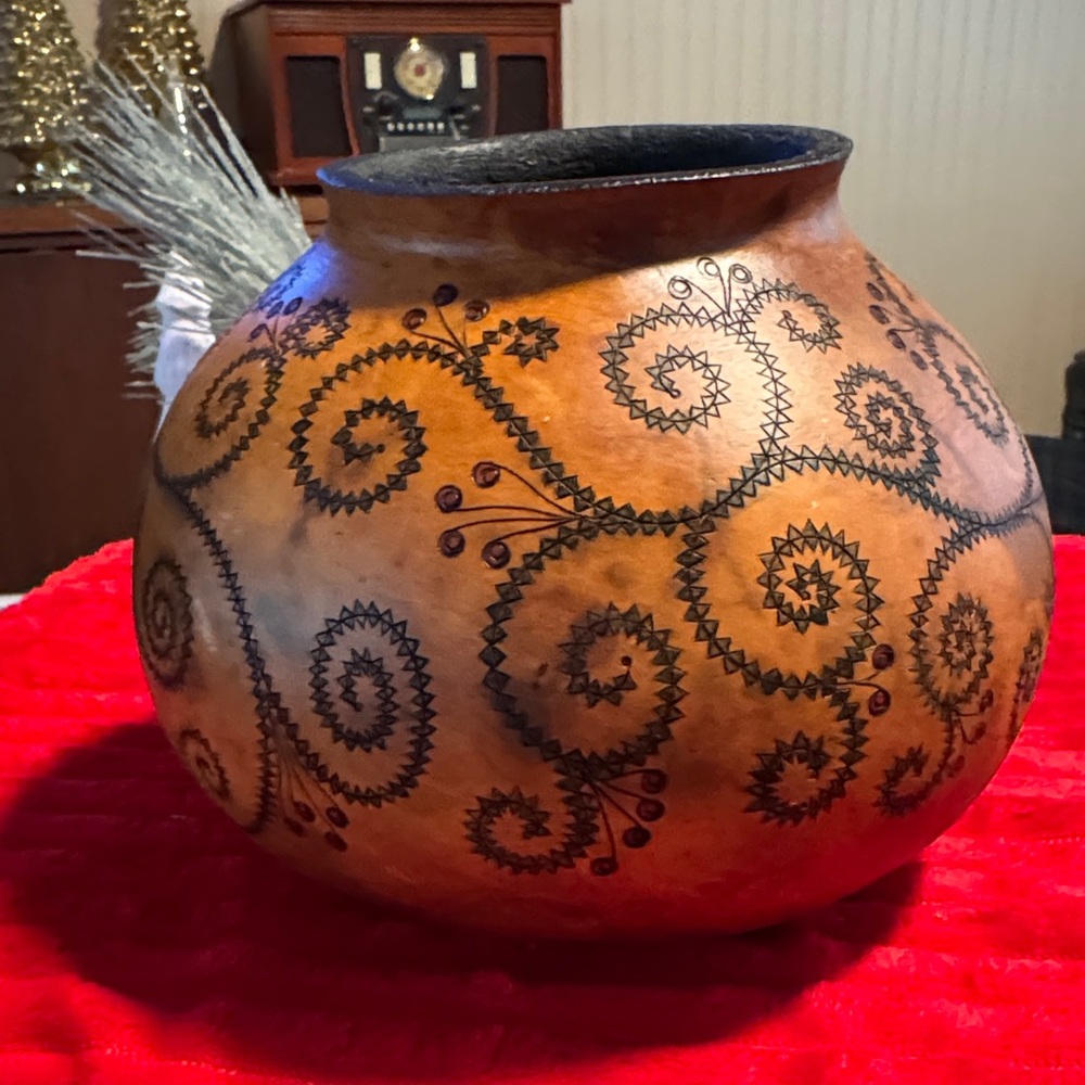 Decorative Swirl Pattern Vase